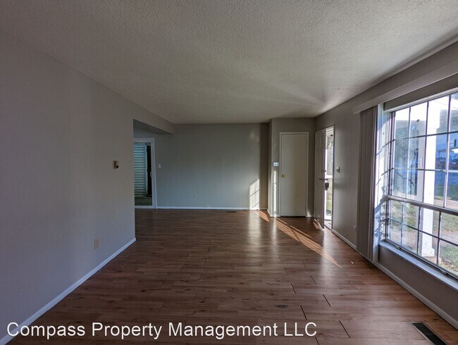 Building Photo - 3 br, 1.5 bath House - 6905 Chrysler St