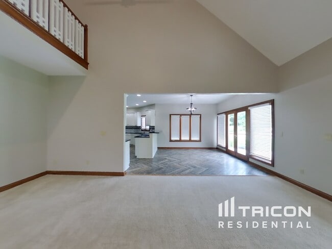 Foto del edificio - 6055 Fawnwood Dr