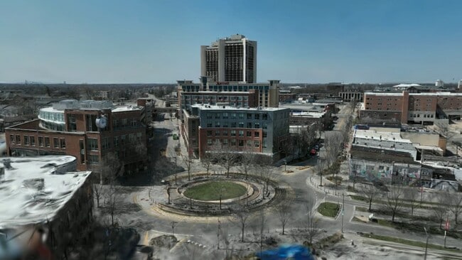  - 1 Uptown Cir