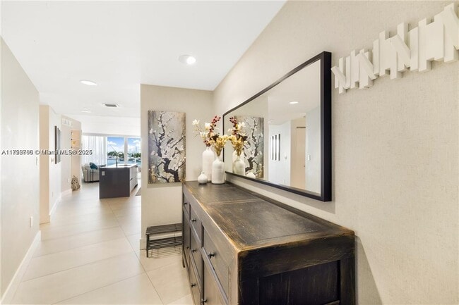 Foto del edificio - 9821 E Bay Harbor Dr