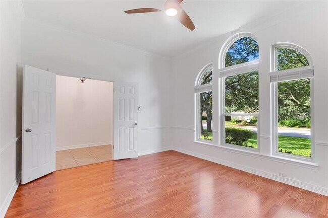 Building Photo - 9306 Scenic Bluff Dr
