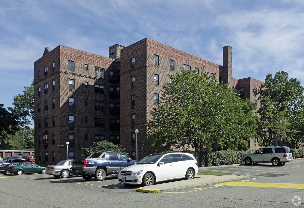 6594 162nd St, Flushing, NY 11365 Apartments in Flushing, NY