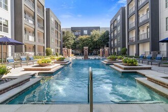 Building Photo - ICON at Ross