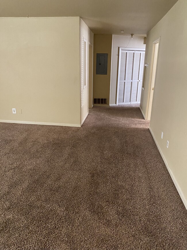 Front Room Hallway - 52 W 100 S