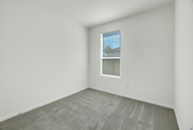 Foto del edificio - 511 Louis Ln
