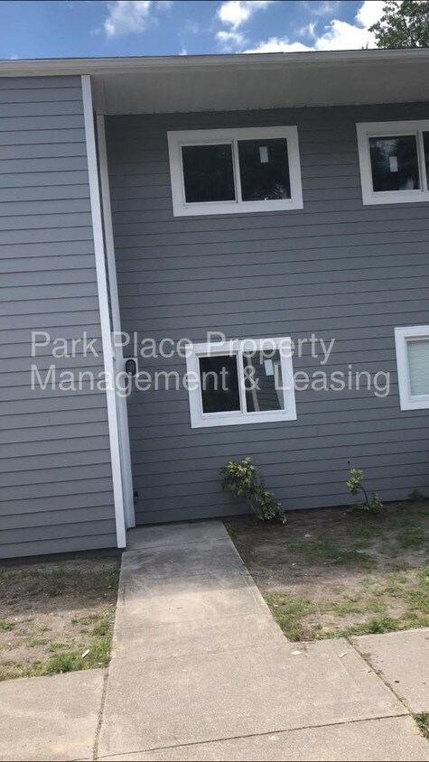 Primary Photo - Double Eagle Apartments Unit 39
