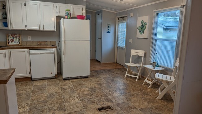 Building Photo - 106 Sumac Ln