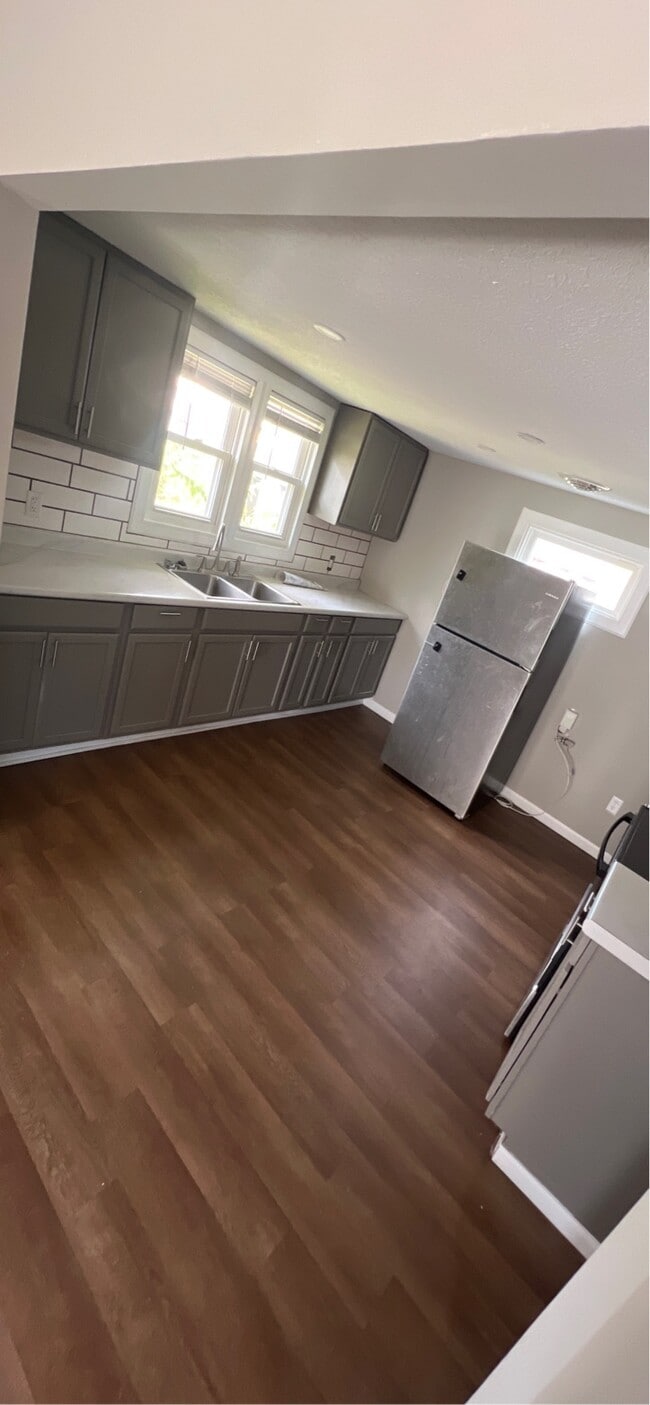 Foto del edificio - 3303 Harvester Ave