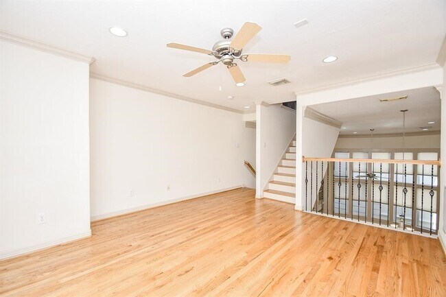 Building Photo - 1515 Hyde Park Blvd