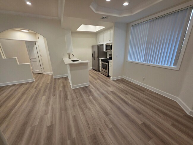 Foto del edificio - 2669 S Barrington Ave