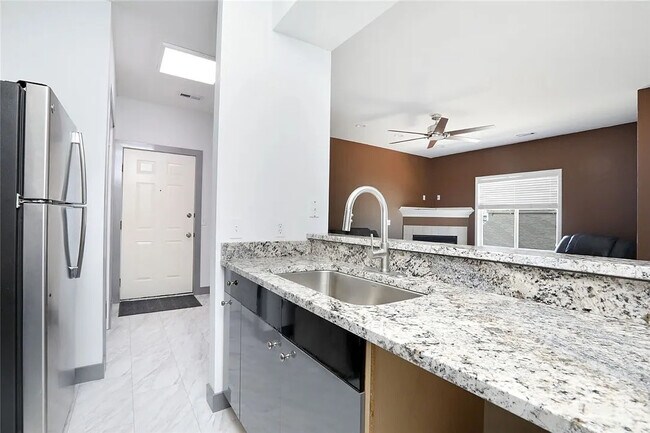 Building Photo - 1760 SE La Grant Pky