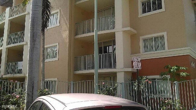 Building Photo - 4001 N Pine Island Rd