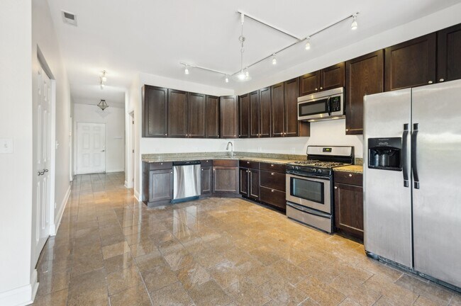 Building Photo - 2801 W Ardmore Ave