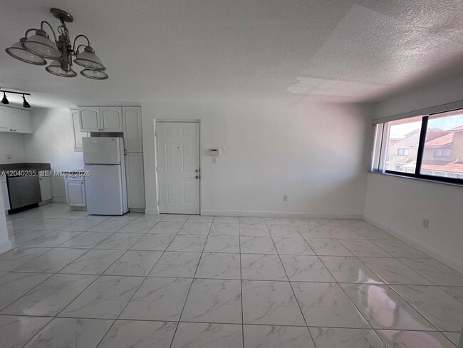 Foto del edificio - 2740 W 61st St