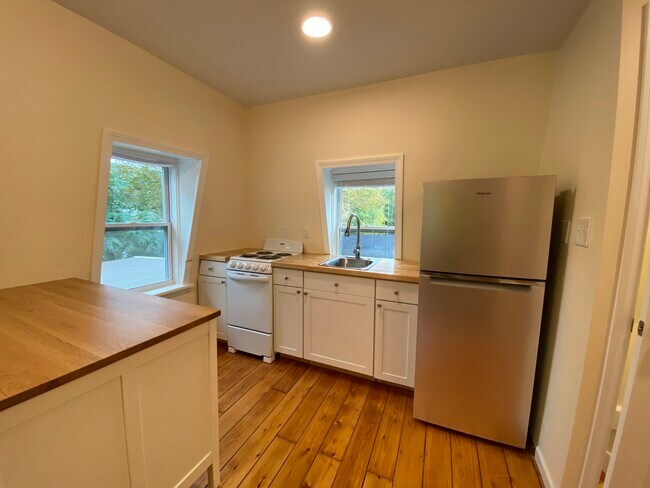 Building Photo - 321 Roosevelt Dr