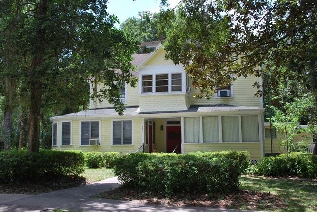 Building Photo - 531 SE 2nd Pl