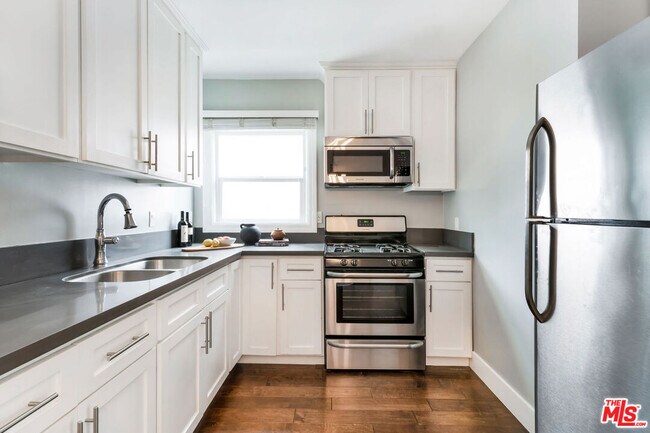 Cocina - 4520 W 11th Pl