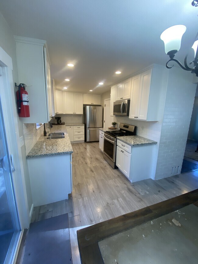 Building Photo - 1060 Sonora Ave