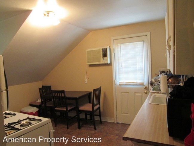 Building Photo - 709 Bluemont Ave