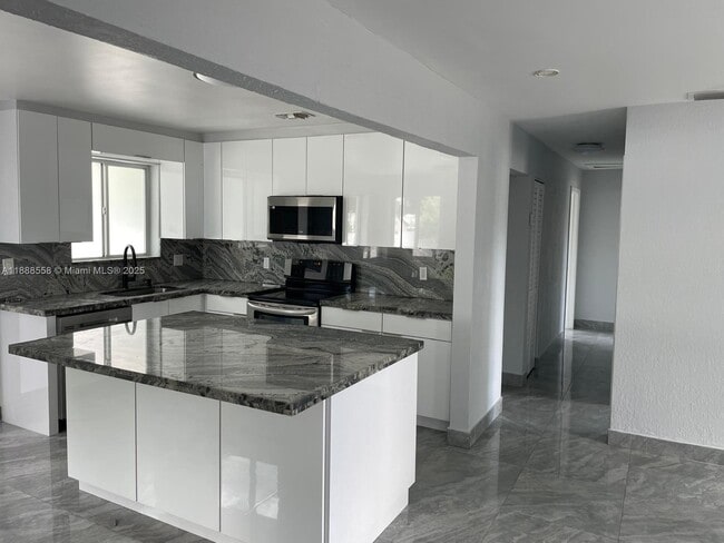 Foto del edificio - 3301 NW 11th St