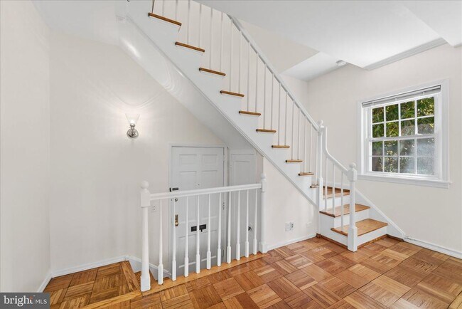 Building Photo - 3226 Gunston Rd