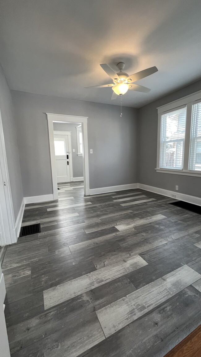 Comedor - 2727 Alberts Ct
