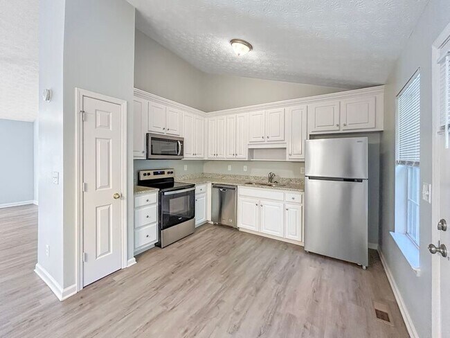 Building Photo - 30 Oak Grove Ln NW