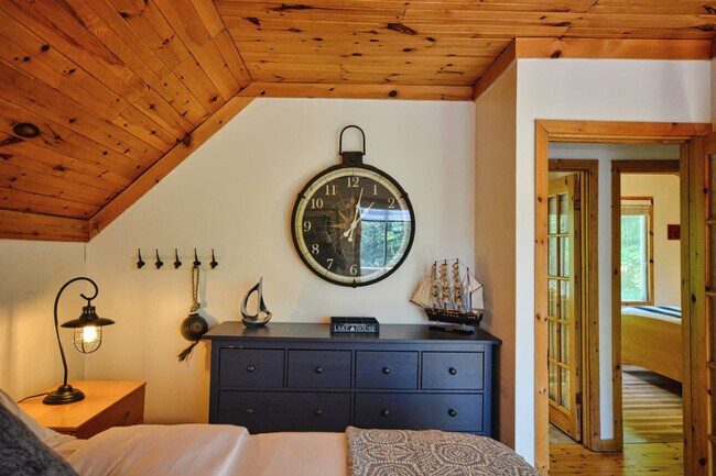 Building Photo - 33 Chem. du Lac-Clark