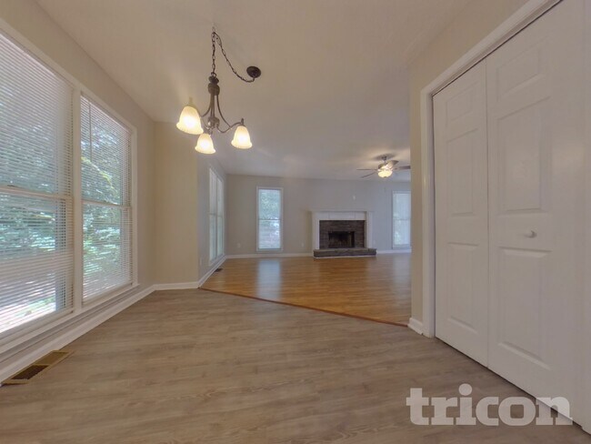 Building Photo - 157 Kent Ln