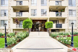 Building Photo - 423 N Palm Dr