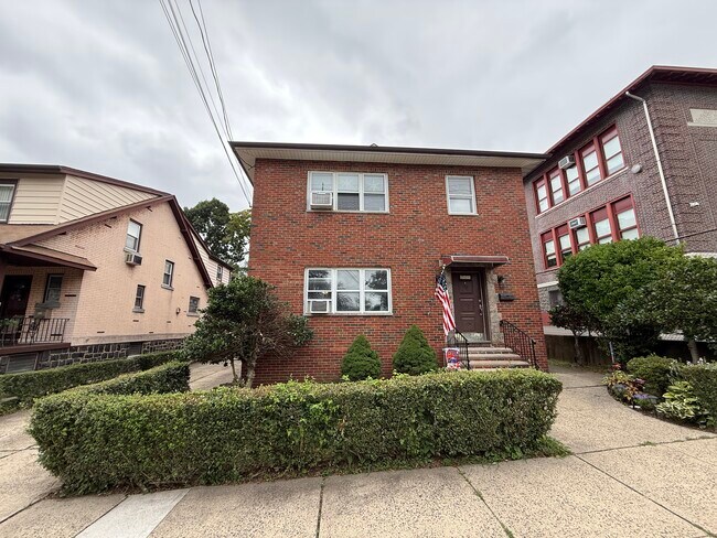 Foto del edificio - 266 Lawton Ave