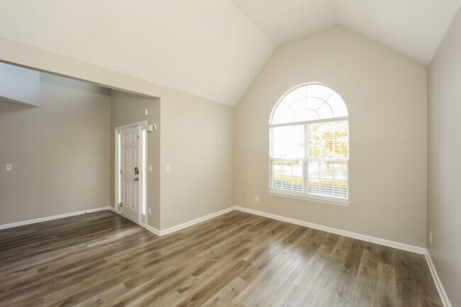 Foto del edificio - 908 Hollybrook Dr