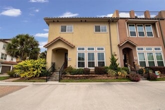 Building Photo - 28 W Oaks Dr