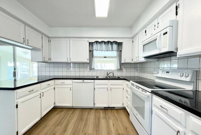 Foto del edificio - 3270 E 128th Pl