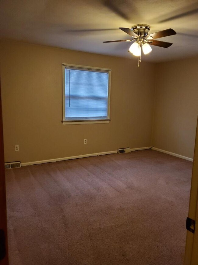 Bedroom - 843 Kerns Ave SW