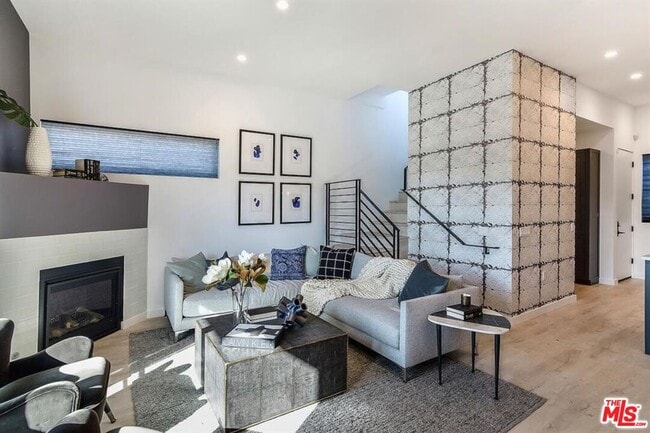 Foto del edificio - 1002 N Hudson Ave