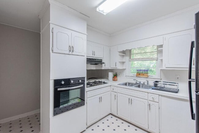 Building Photo - Rooms for rent in Atlanta
