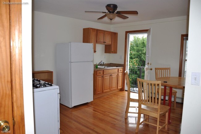 Building Photo - 295 Elm St