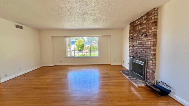 Foto del edificio - Gorgeous house - Huge Backyard with Bonus ...