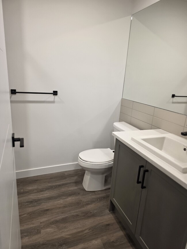 Building Photo - 350-3350 Livingston Common NE