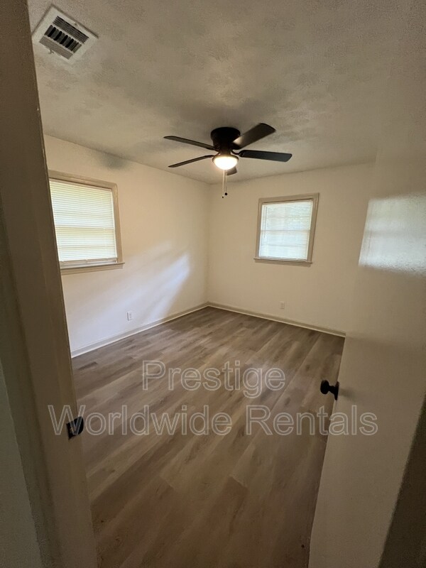 Foto del edificio - 2104 Wellborn Dr