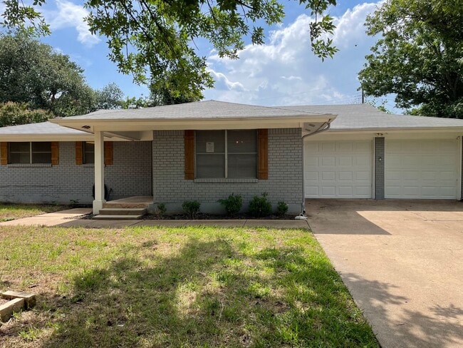 Building Photo - Available Now! Limit of 2 pets. Charming 3...