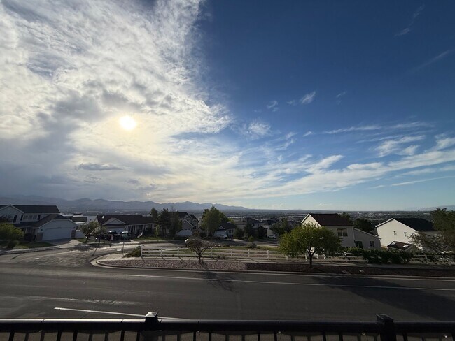 Foto del edificio - 14450 Henry Day Rd