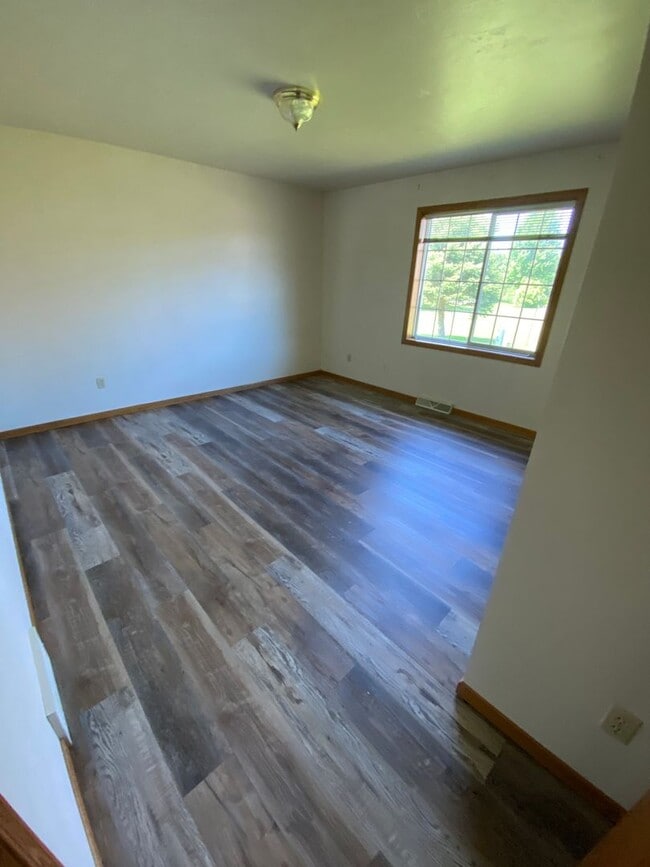 Building Photo - 649-401 Pearl-Henry