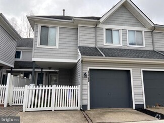 Building Photo - 1215 Chanticleer