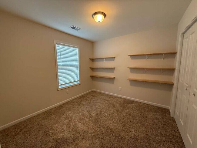 Building Photo - 960 Madrid Ct