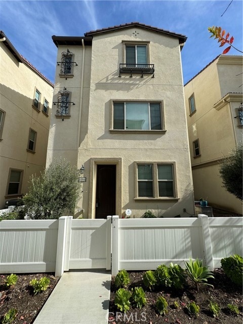 Building Photo - 2266 W Anacasa Way
