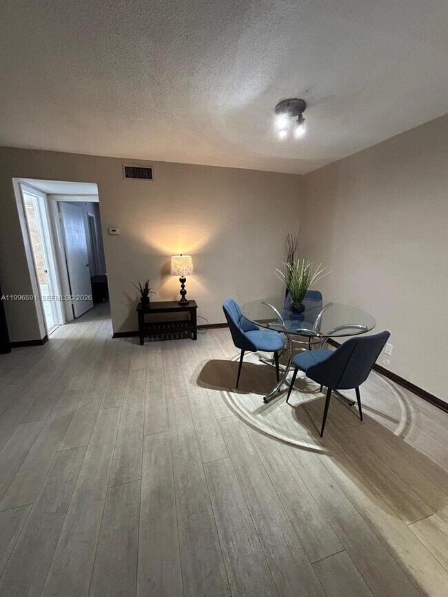 Foto del edificio - 541 Blue Heron Dr