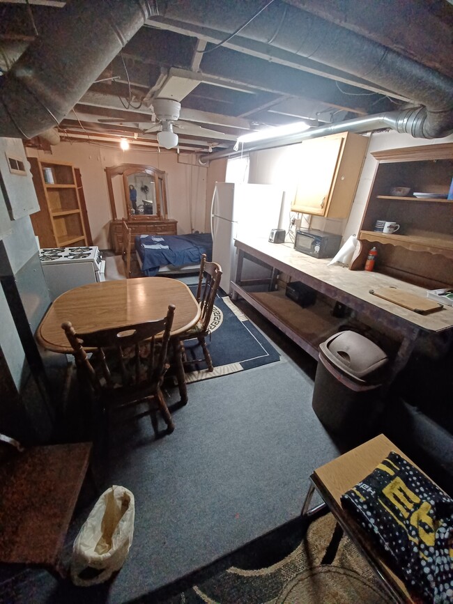 Building Photo - 407 Walnut St