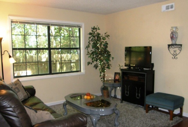 Living Area - Foxboro Apartments